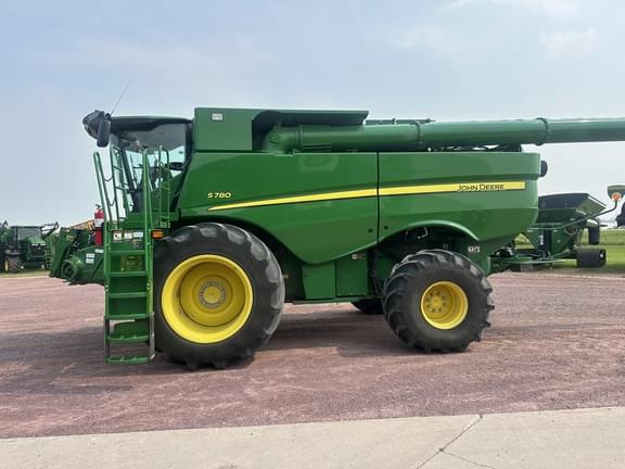 Image of John Deere S780 equipment image 4