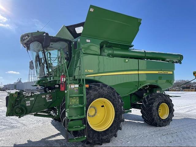 Image of John Deere S780 equipment image 1