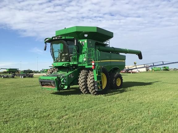 Image of John Deere S780 equipment image 2