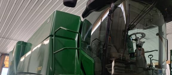 Image of John Deere S780 equipment image 1