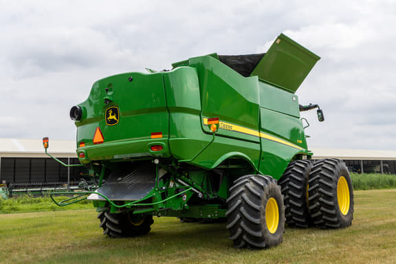 Image of John Deere S780 equipment image 3
