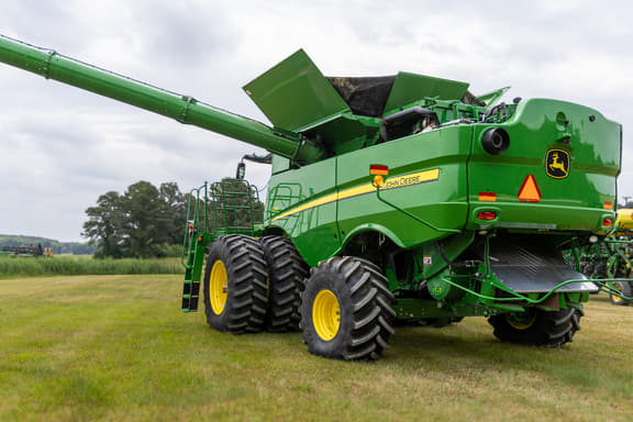 Image of John Deere S780 equipment image 4