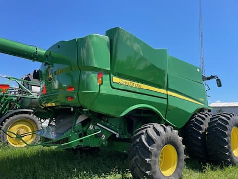 Image of John Deere S780 equipment image 2