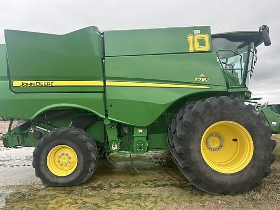 Image of John Deere S780 equipment image 2