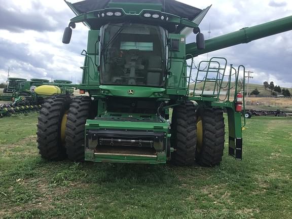 Image of John Deere S780 equipment image 1