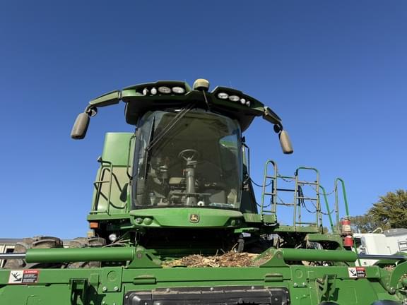 Image of John Deere S780 equipment image 1