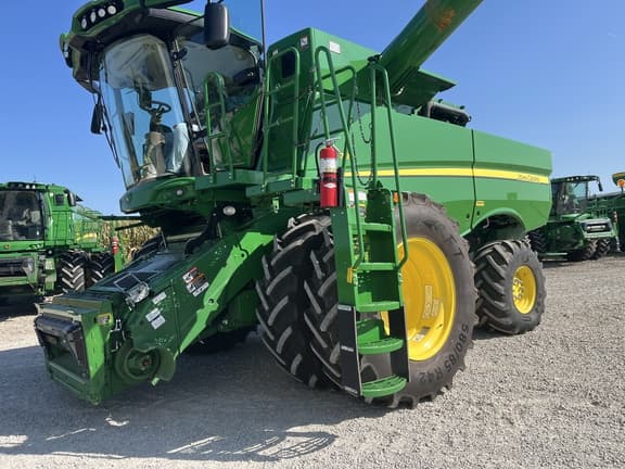 Image of John Deere S780 equipment image 1