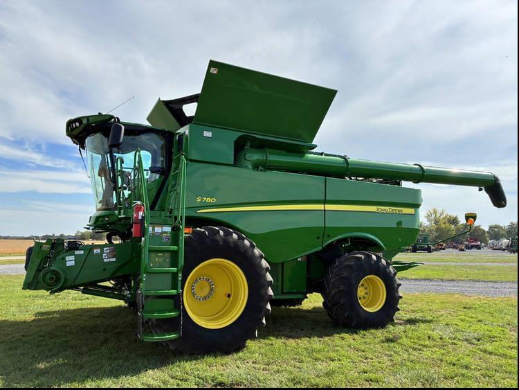 Image of John Deere S780 Image 1