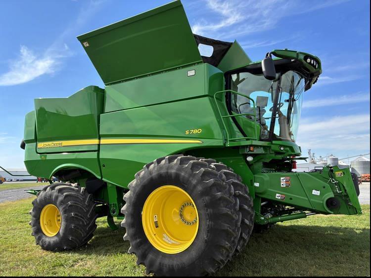 Image of John Deere S780 Image 0