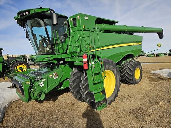 Image of John Deere S780 equipment image 1