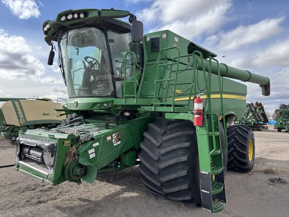 Image of John Deere S780 equipment image 2