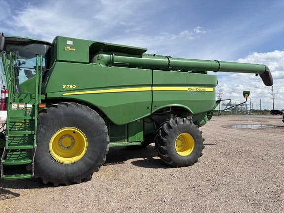 Image of John Deere S780 equipment image 1