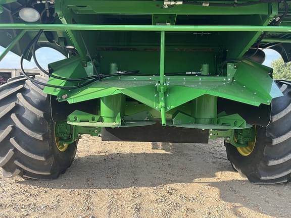 Image of John Deere S780 equipment image 2
