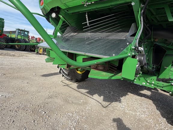 Image of John Deere S780 equipment image 4