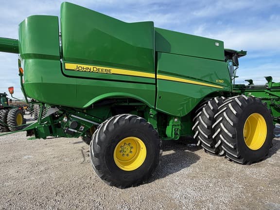 Image of John Deere S780 equipment image 2