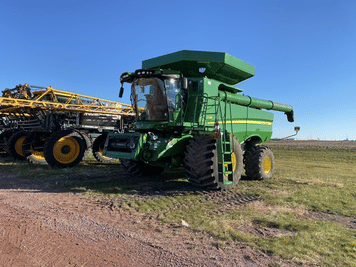 Main image John Deere S780