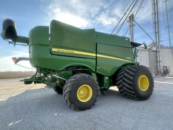 Image of John Deere S780 equipment image 4