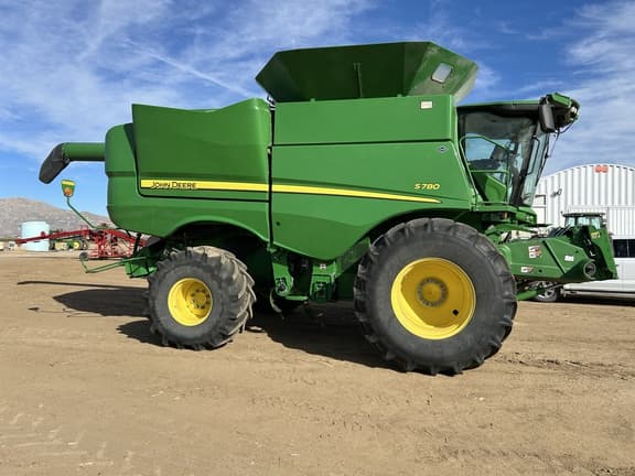 Image of John Deere S780 equipment image 2