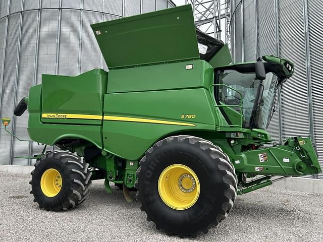 Image of John Deere S780 equipment image 1