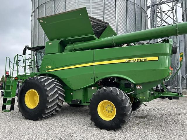 Image of John Deere S780 equipment image 4
