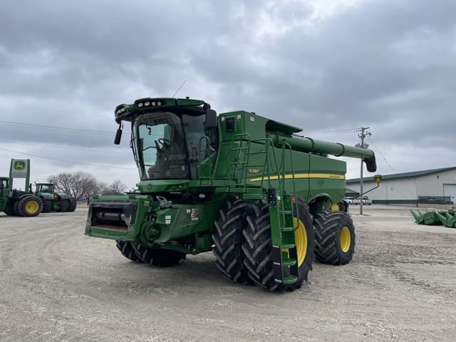 Image of John Deere S780 equipment image 2