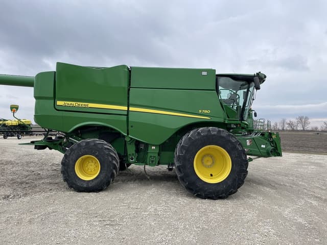 Image of John Deere S780 equipment image 4