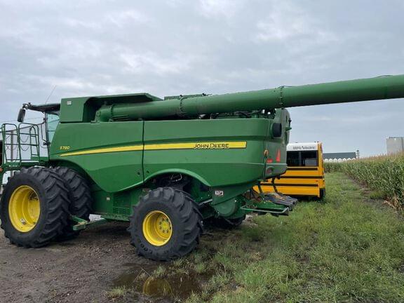 Image of John Deere S780 equipment image 2