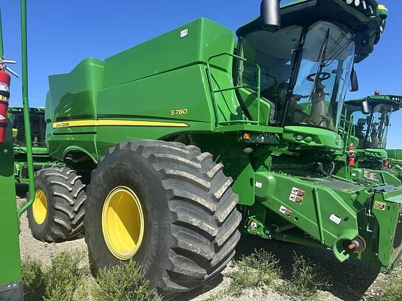Image of John Deere S780 equipment image 1