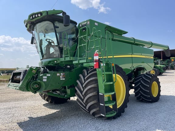 Main image John Deere S780