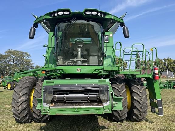 Image of John Deere S780 equipment image 1