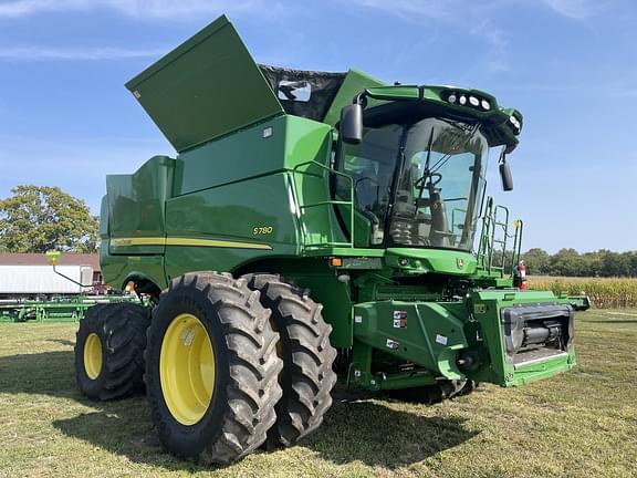 Image of John Deere S780 equipment image 2