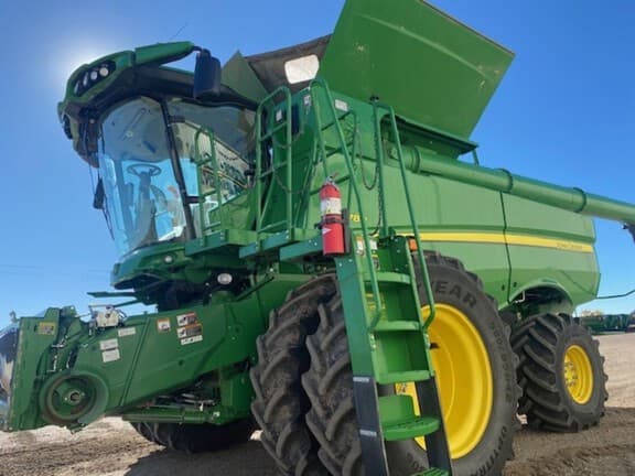 Image of John Deere S780 equipment image 2