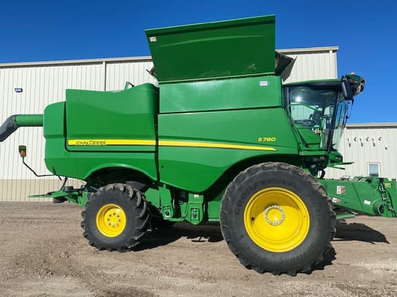Image of John Deere S780 equipment image 1
