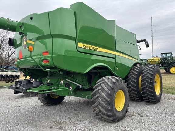 Image of John Deere S780 equipment image 1