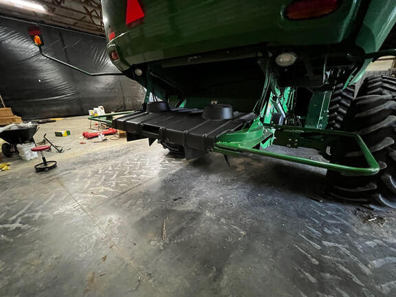 Image of John Deere S780 equipment image 2
