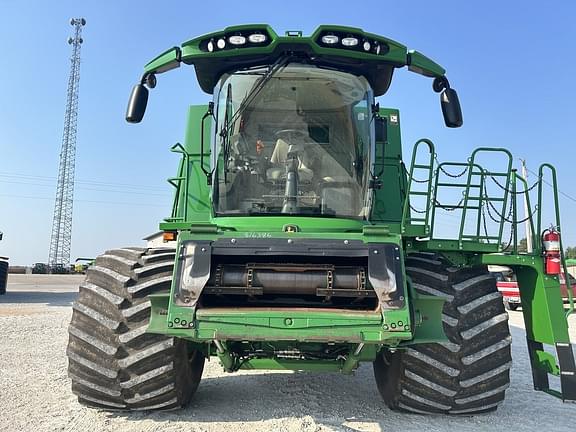 Image of John Deere S780 equipment image 1