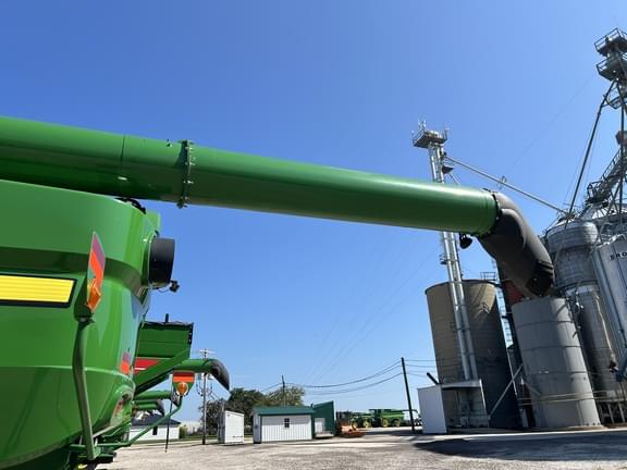Image of John Deere S780 equipment image 4