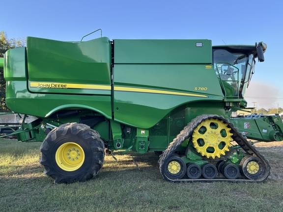 Image of John Deere S780 equipment image 1