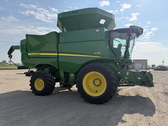 Image of John Deere S780 equipment image 4