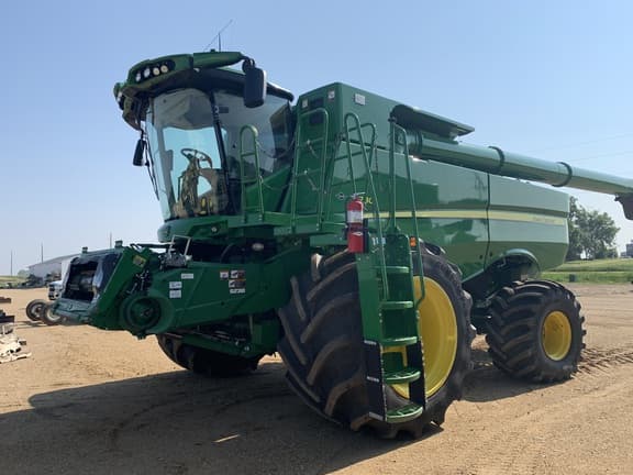 Image of John Deere S780 equipment image 1