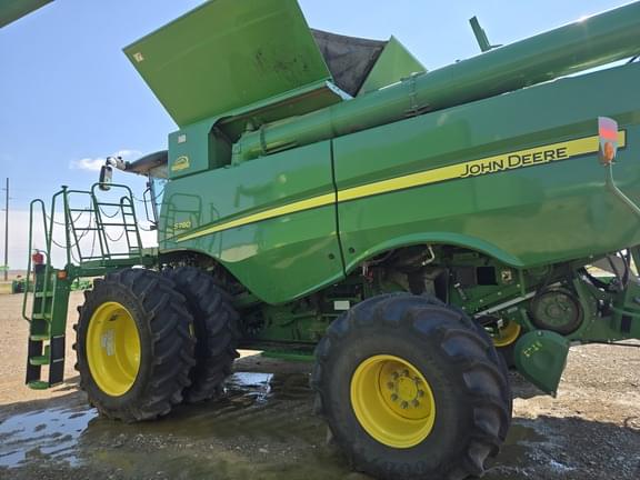Image of John Deere S780 equipment image 1