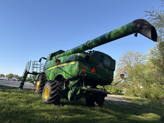 Image of John Deere S780 equipment image 2