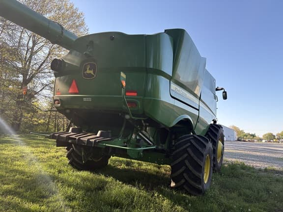 Image of John Deere S780 equipment image 4