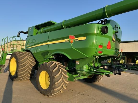 Image of John Deere S780 equipment image 4