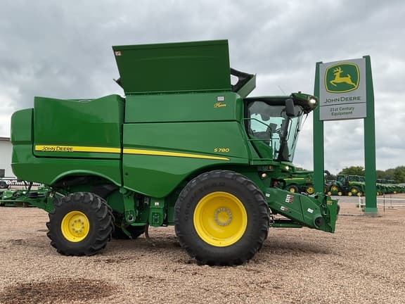 Image of John Deere S780 equipment image 4