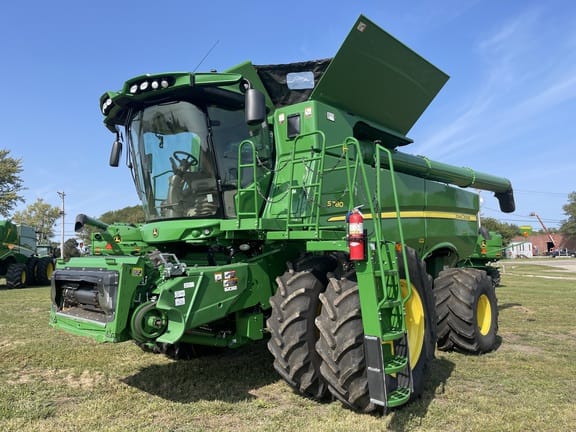 2021 John Deere S780 Equipment Image0