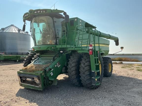 Image of John Deere S780 equipment image 1