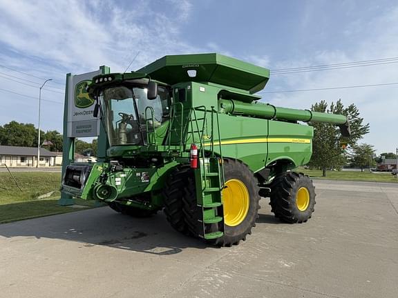 Image of John Deere S780 equipment image 1