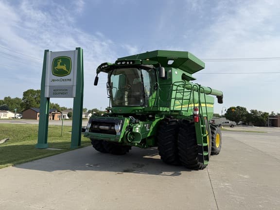 Image of John Deere S780 equipment image 1