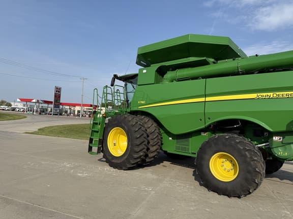 Image of John Deere S780 equipment image 4